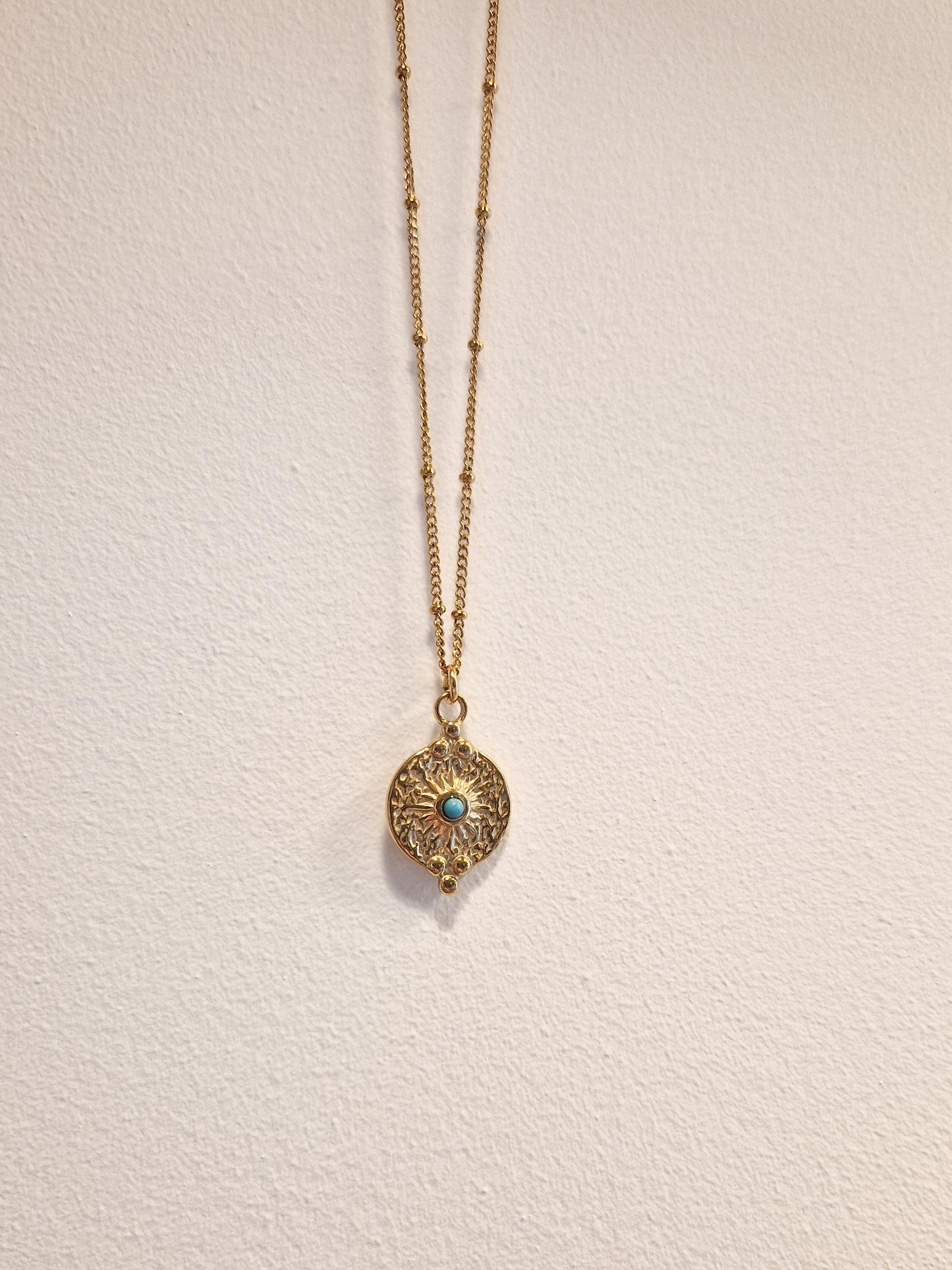 Collier Attila