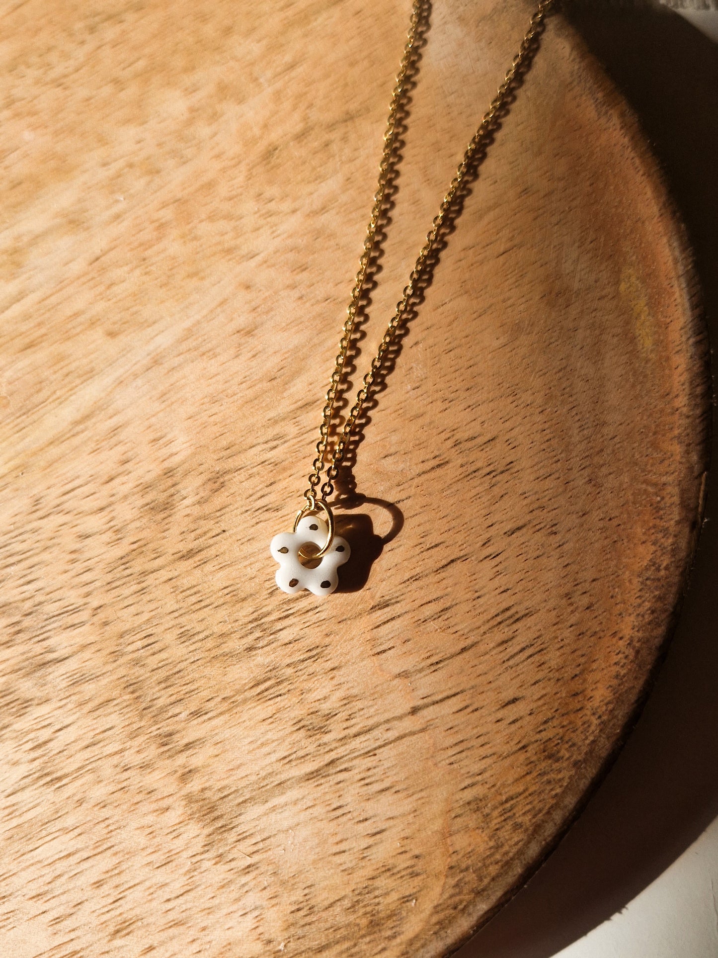 Collier Petite fleur en porcelaine