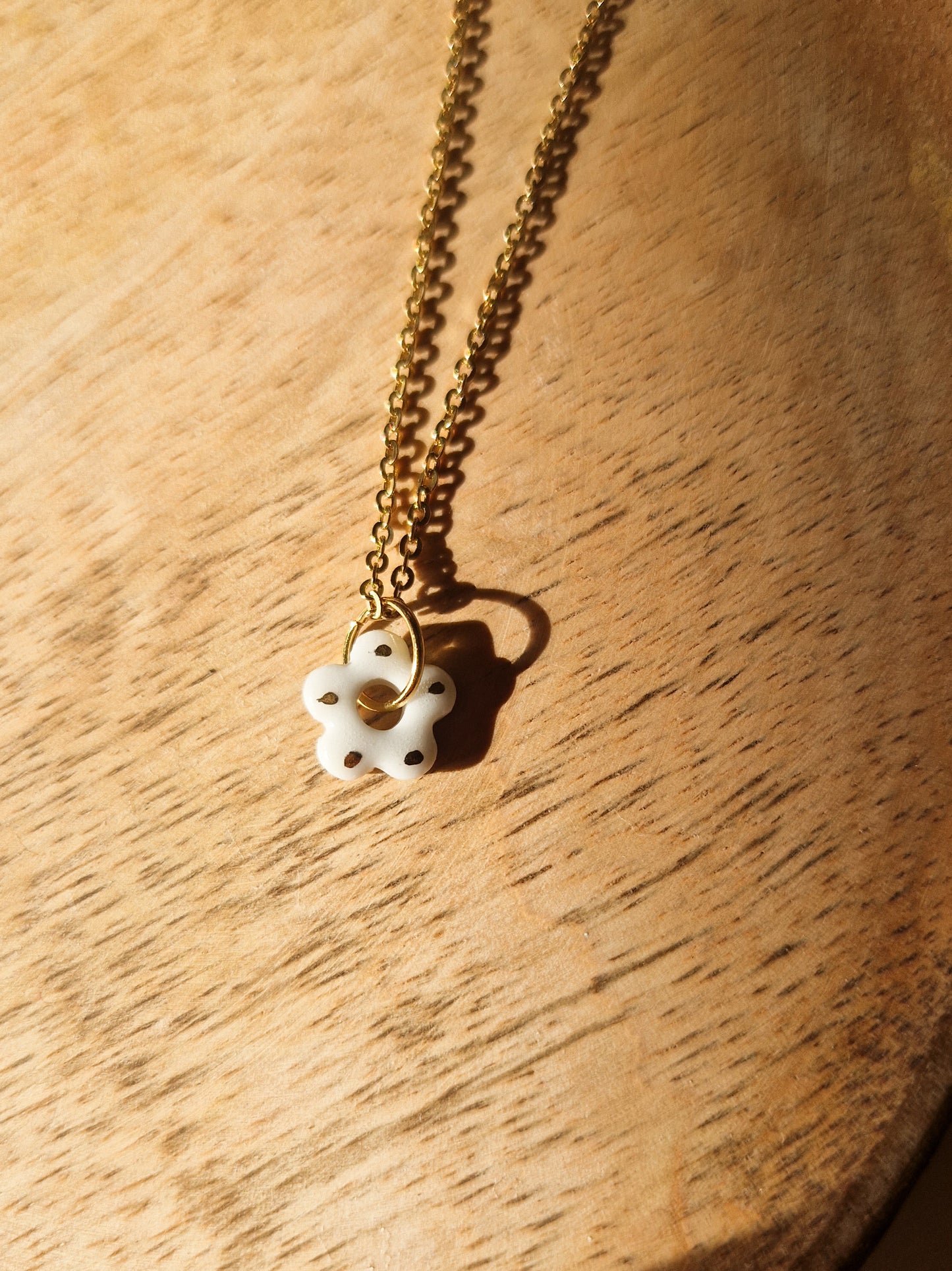 Collier Petite fleur en porcelaine
