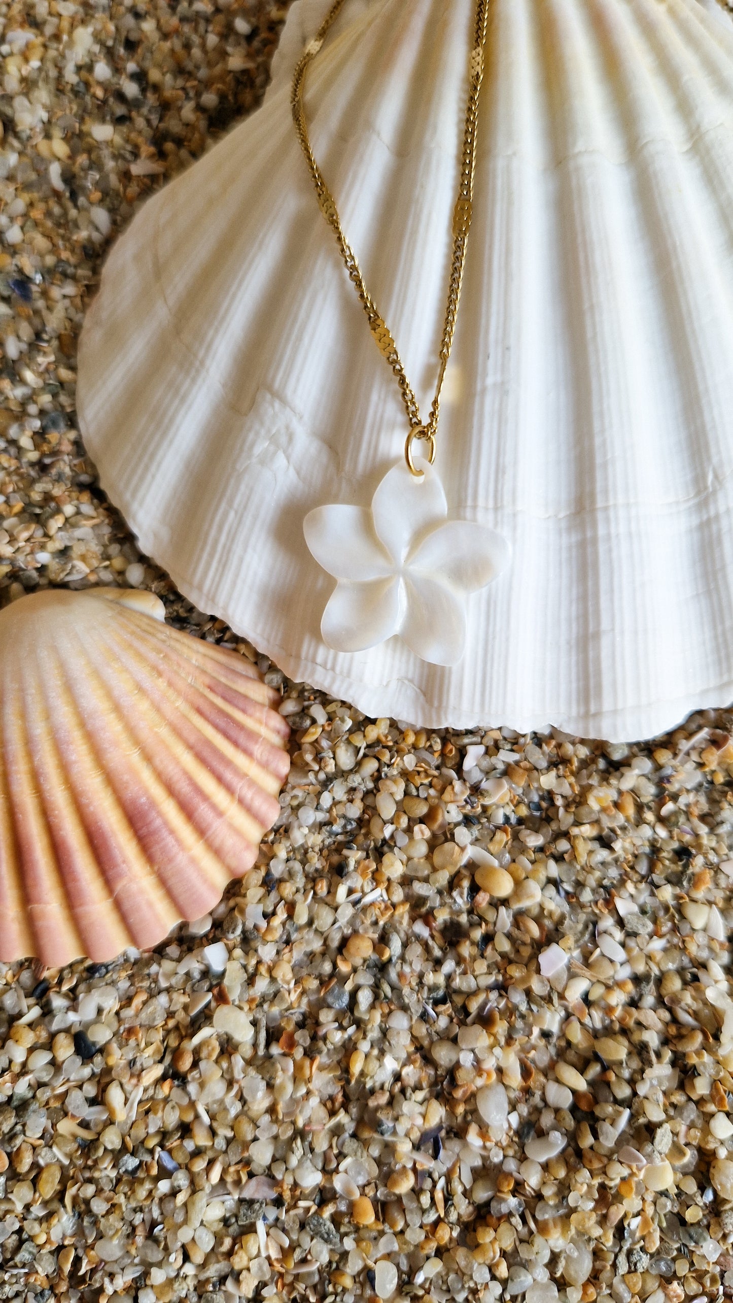 Collier Fleur de Frangipanier en Nacre