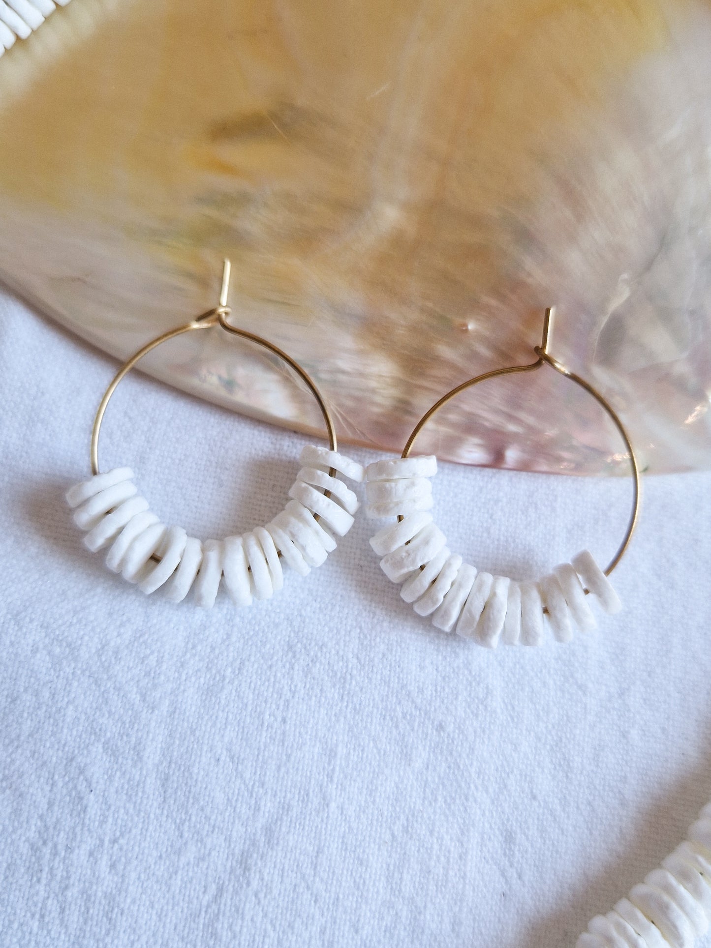 Boucles d'oreilles en coquillage brut