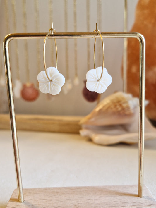 Boucles d’oreilles Hibiscus en Nacre