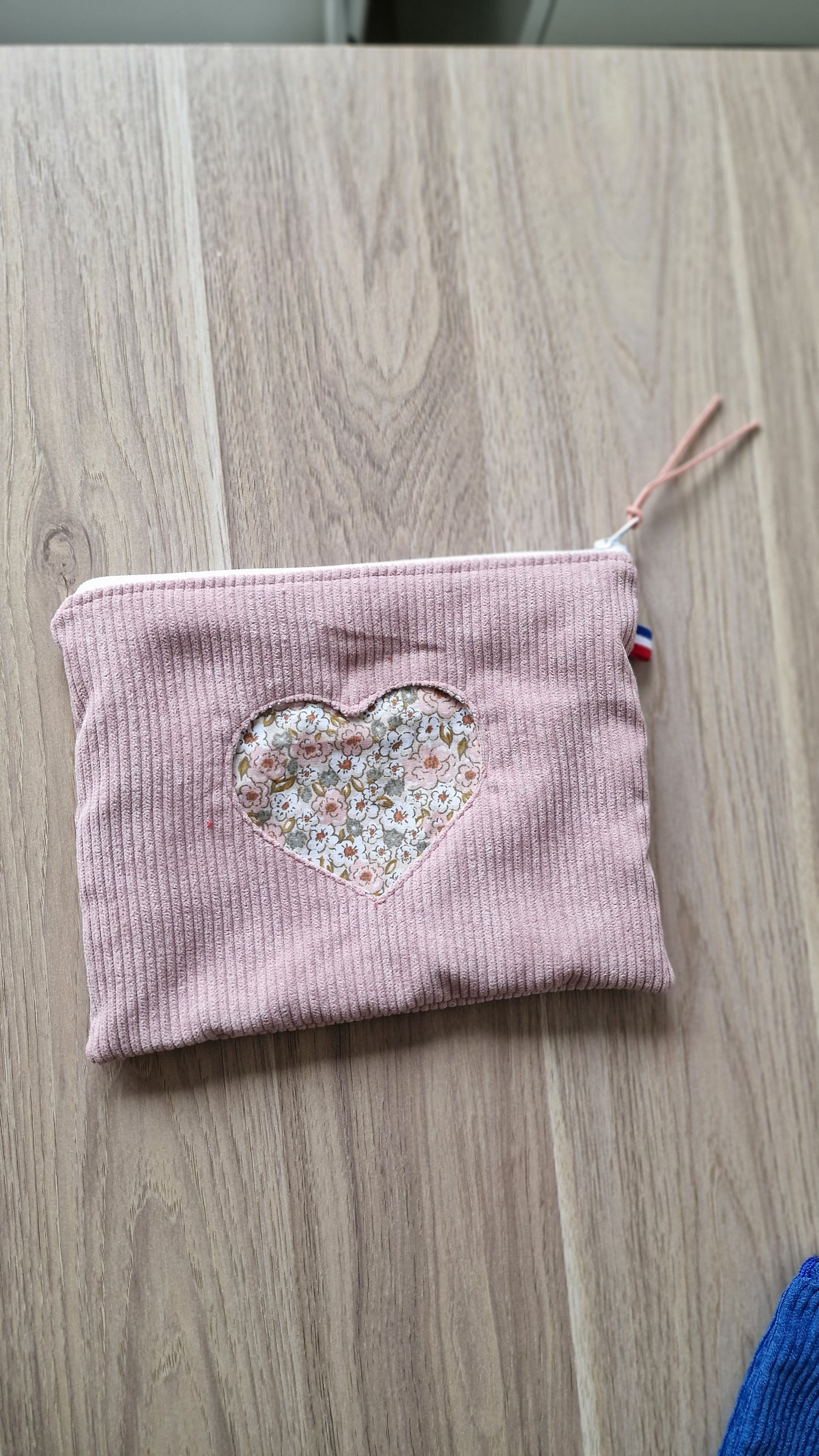 Pochette en velours Coeur rose
