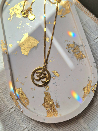 Collier Om̐