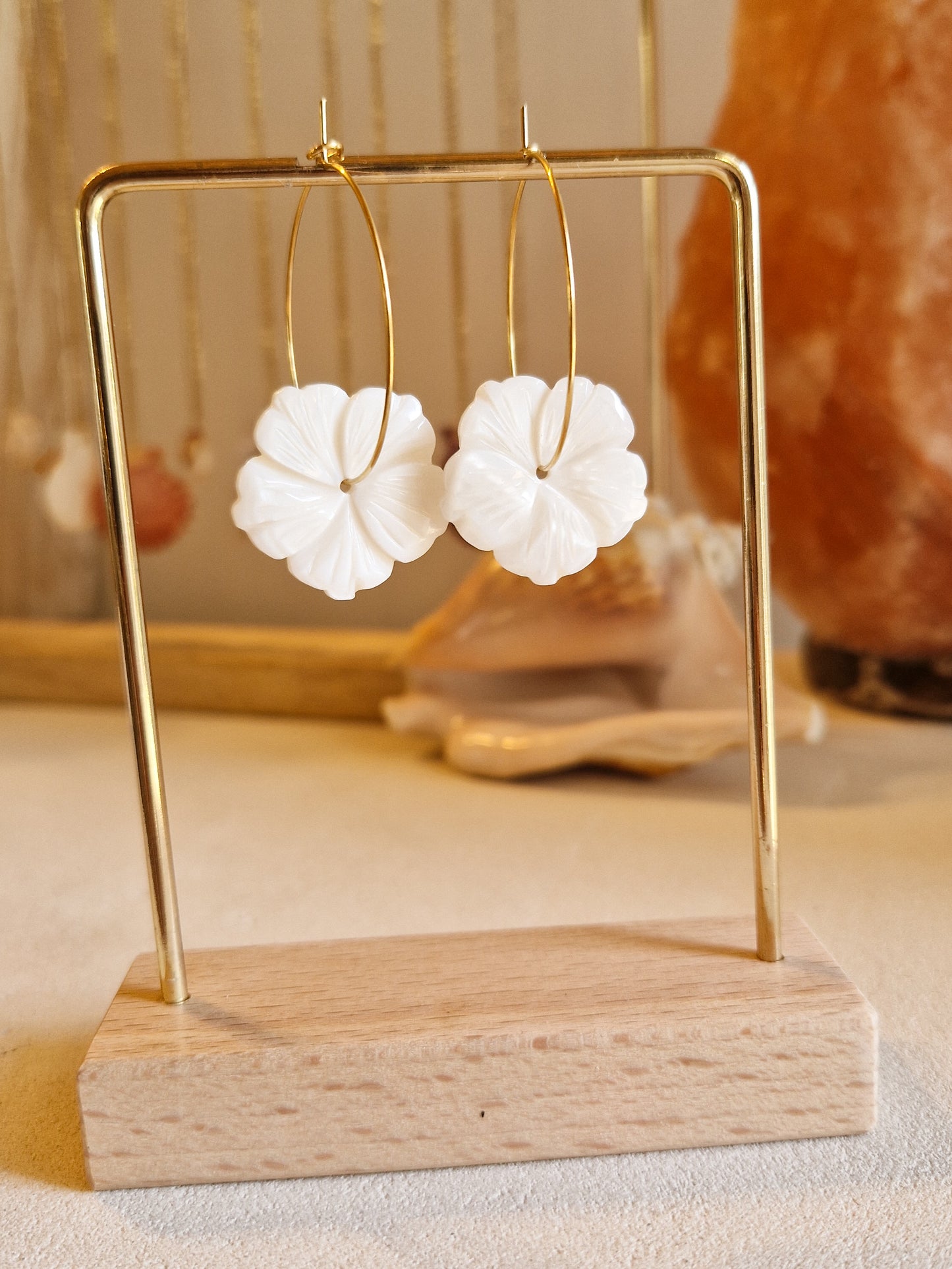 Boucles d’oreilles Hibiscus en Nacre