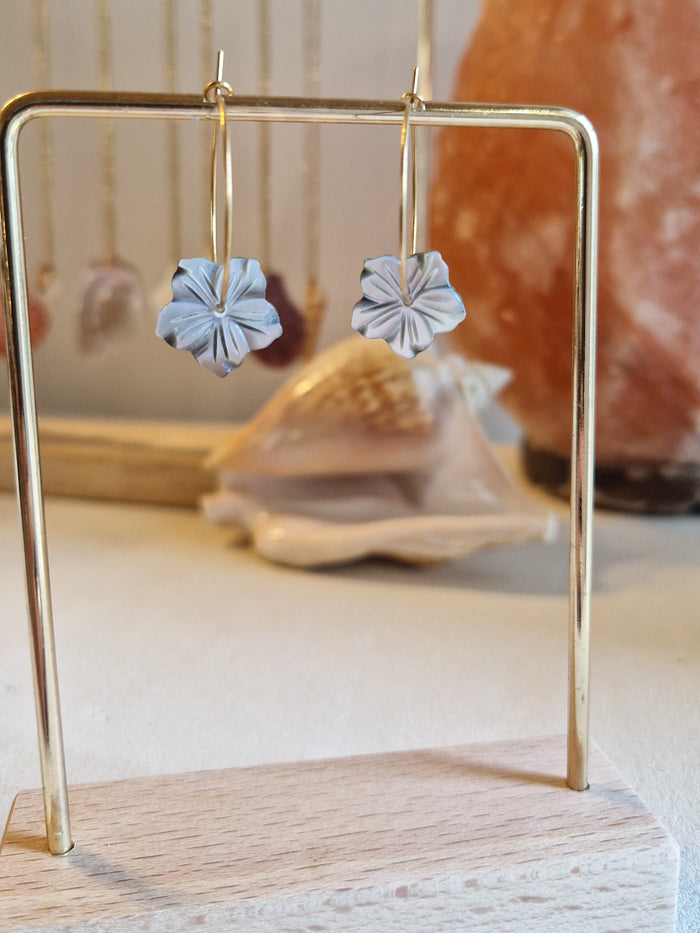 Boucles d’oreilles Hibiscus en Nacre