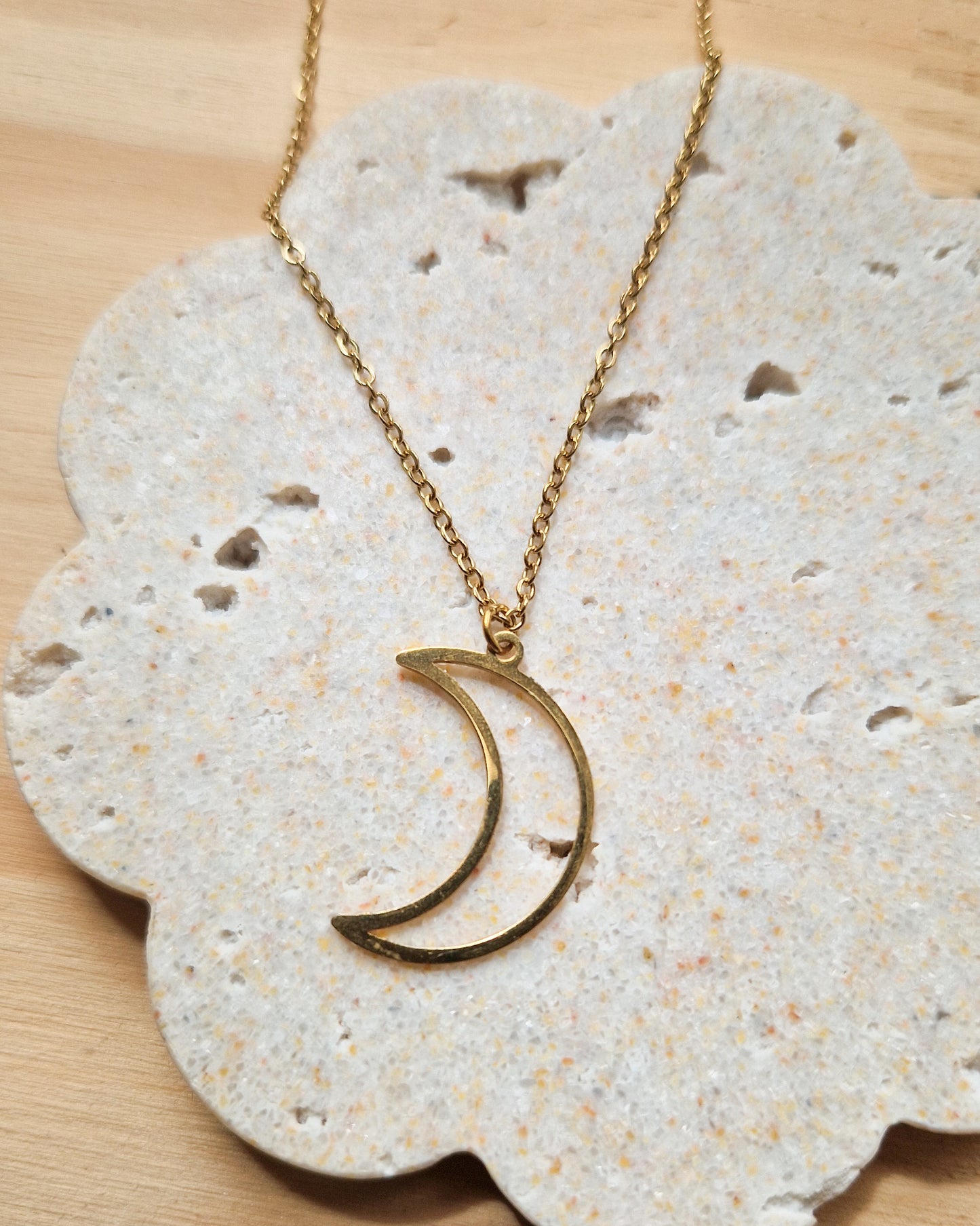 Collier Moon