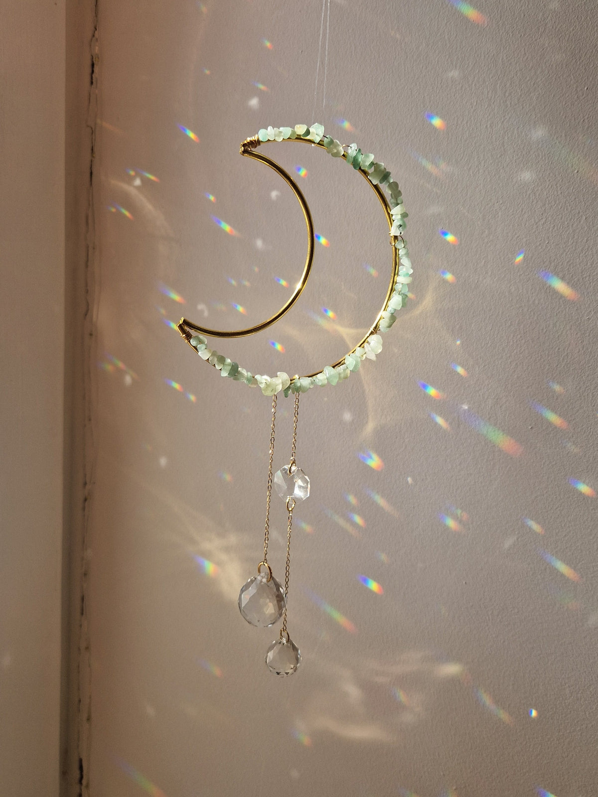 Attrape-soleil Lune d'Aventurine, modèle unique, en cristal facetté (suncatcher)