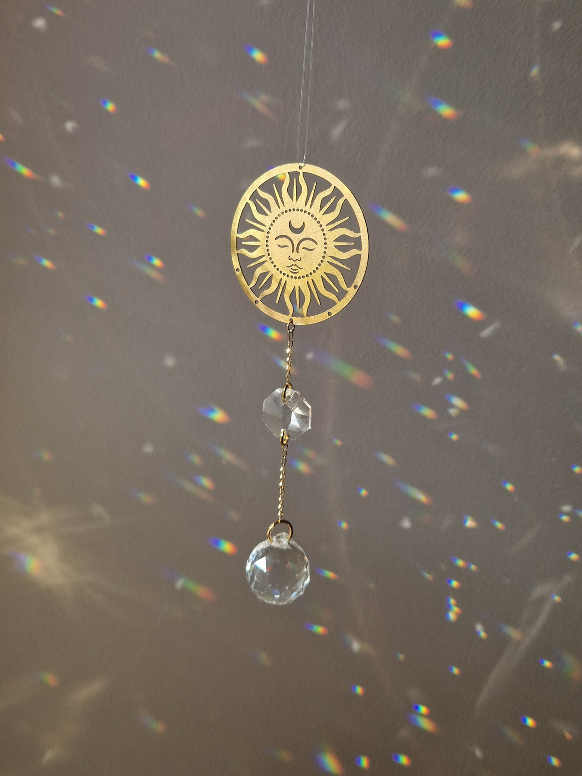 Attrape-soleil Médaillon soleil, modèle unique, en cristal facetté (suncatcher)