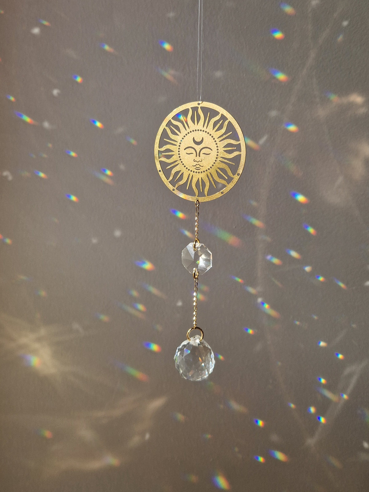 Attrape-soleil Médaillon soleil, modèle unique, en cristal facetté (suncatcher)
