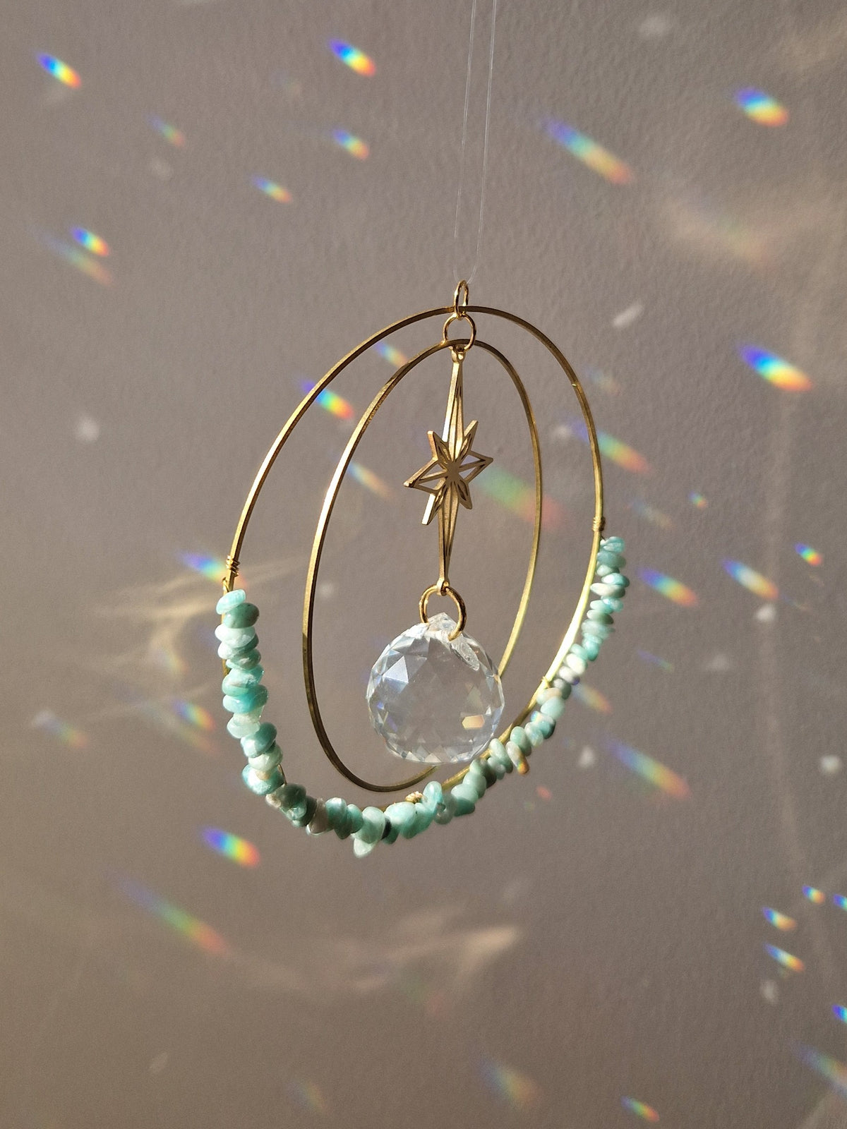 Attrape-soleil Pierre d'Amazonite, modèle unique, en cristal facetté (suncatcher)
