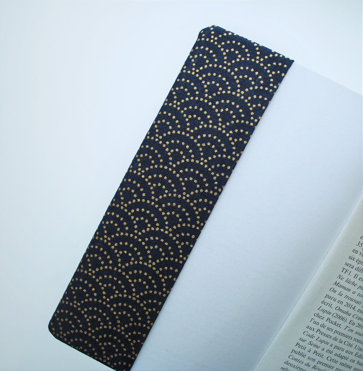 Couvre livre de poche avec marque-page intégré - Pochette/Couverture de livre - Possibilité de choisir la taille - Modèle Univers