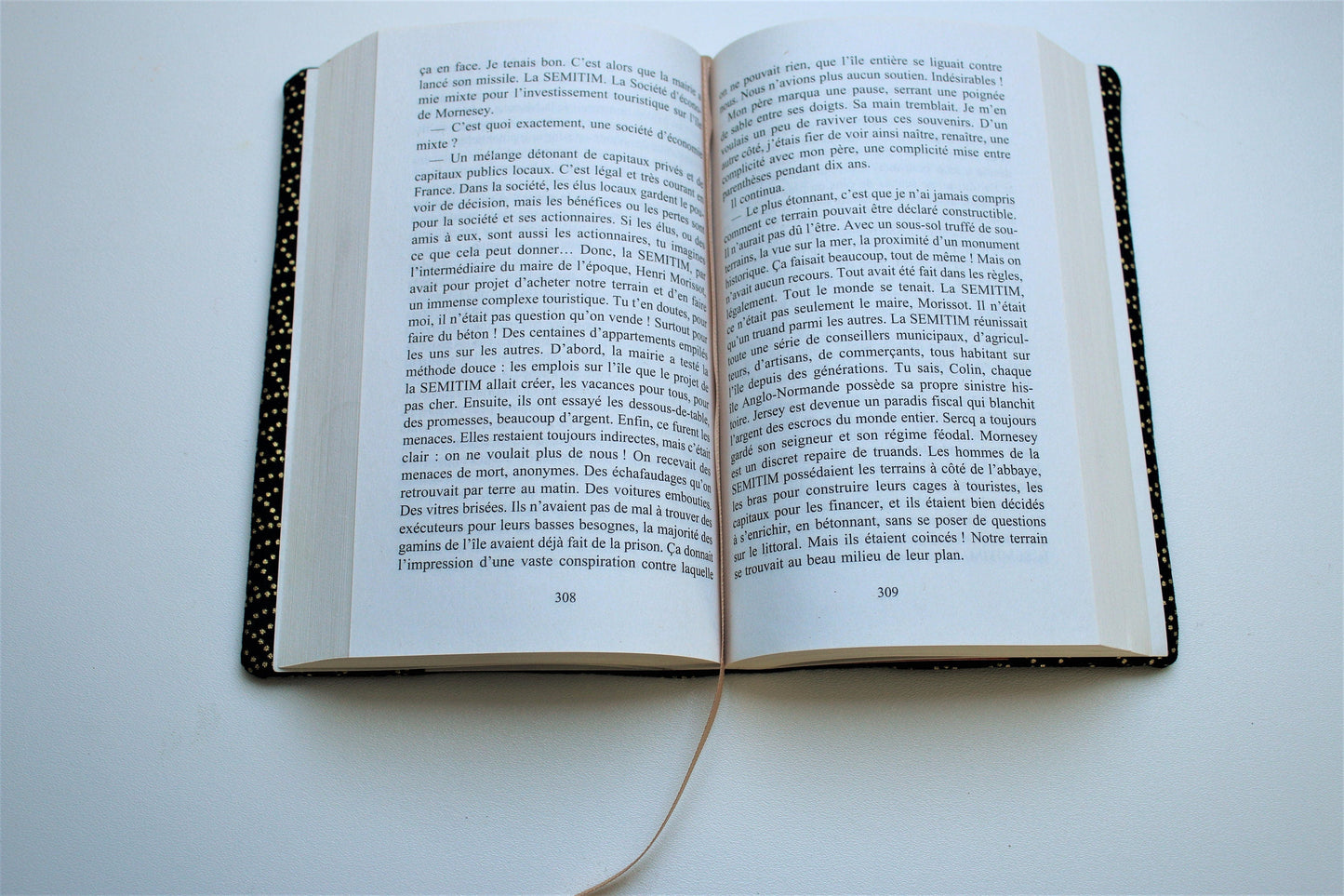 Couvre livre de poche avec marque-page intégré - Pochette/Couverture de livre - Possibilité de choisir la taille - Modèle Univers