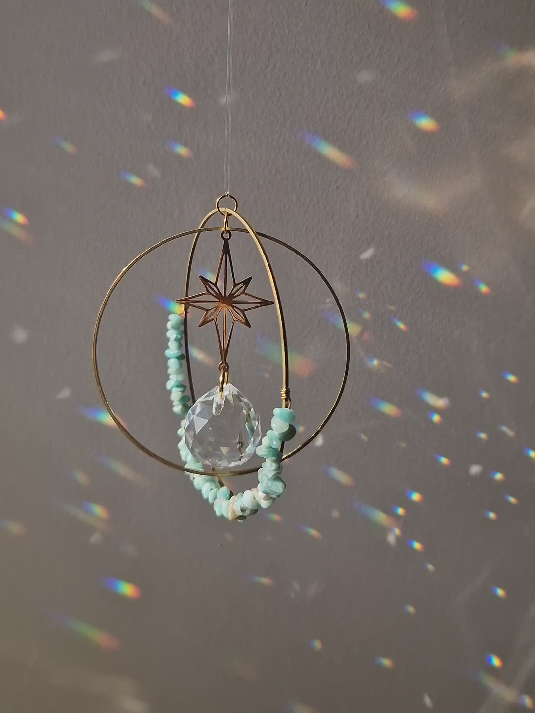 Vidéo de l'attrape-soleil Pierre d'Amazonite qui tourne dans la lumière