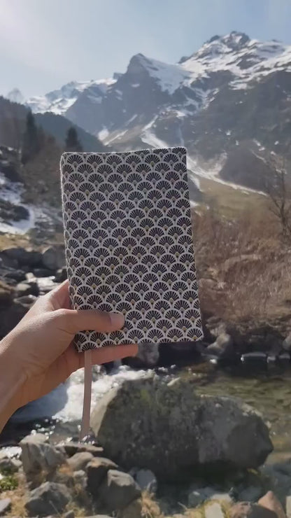 Couvre livre de poche avec marque-page intégré - Pochette/Couverture de livre - Possibilité de choisir la taille - Modèle Univers