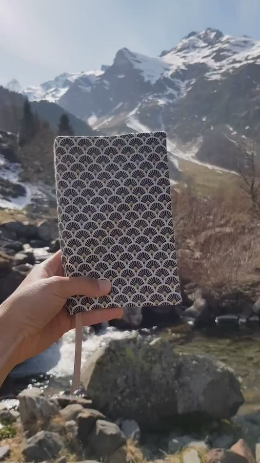 Couvre livre de poche avec marque-page intégré - Pochette/Couverture de livre - Possibilité de choisir la taille - Modèle John