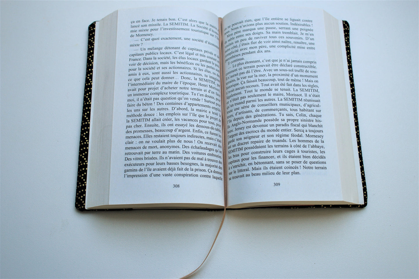 Couvre livre de poche avec marque-page intégré - Pochette/Couverture de livre - Possibilité de choisir la taille - Modèle Célébration