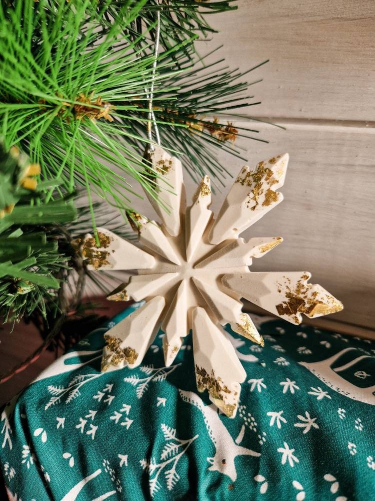 Boule de Noël réalisée à la main - Grand flocon doré