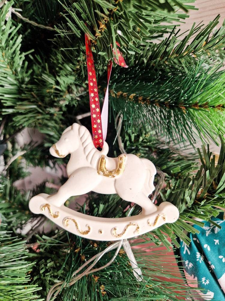 Boule de Noël réalisée à la main - Cheval à bascule dorure