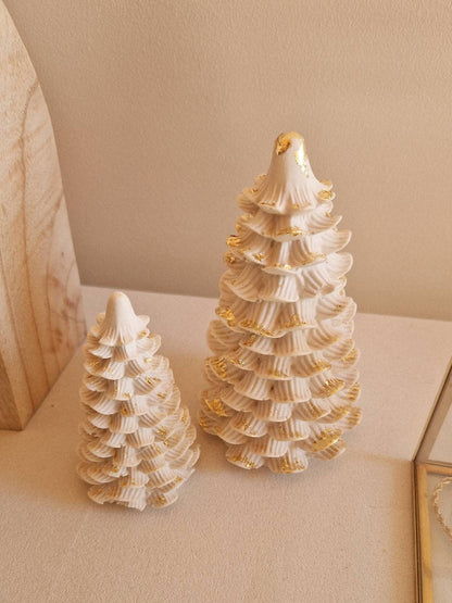 Sapin blanc avec neige dorée