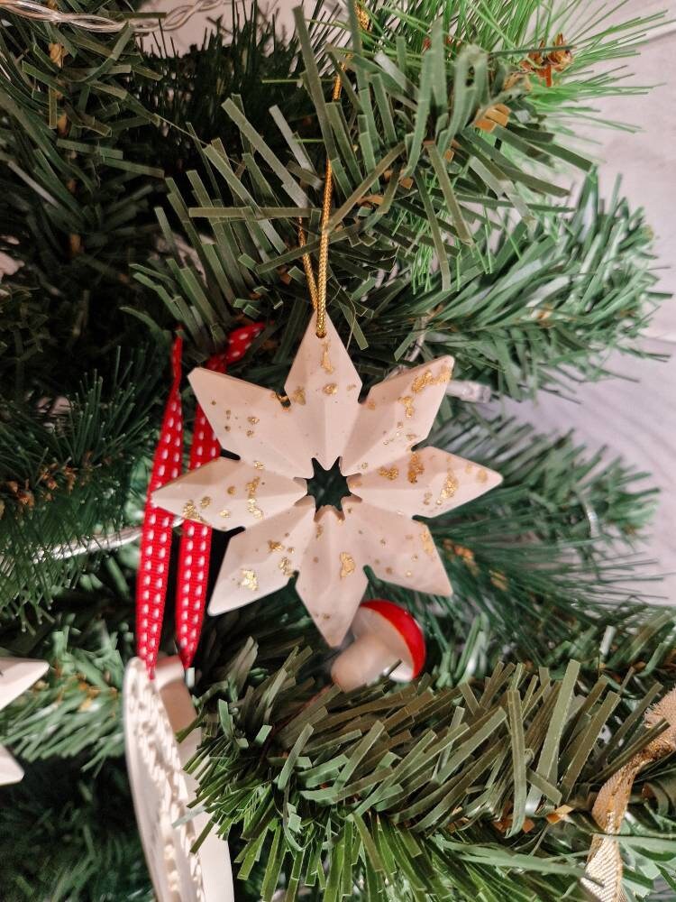 Boule de Noël réalisée à la main - Flocon feuilles d'or