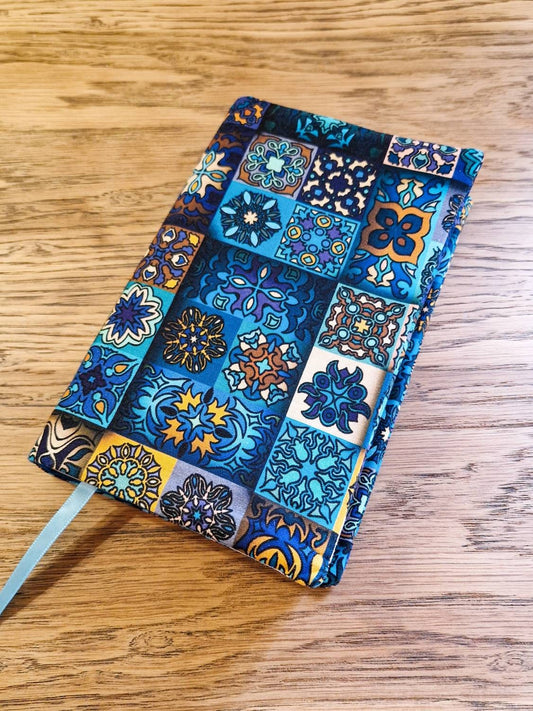 Pocket book cover with integrated bookmark - Book sleeve/cover - Possibility to choose the size - Modèle Mandala