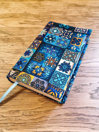 Pocket book cover with integrated bookmark - Book sleeve/cover - Possibility to choose the size - Modèle Mandala
